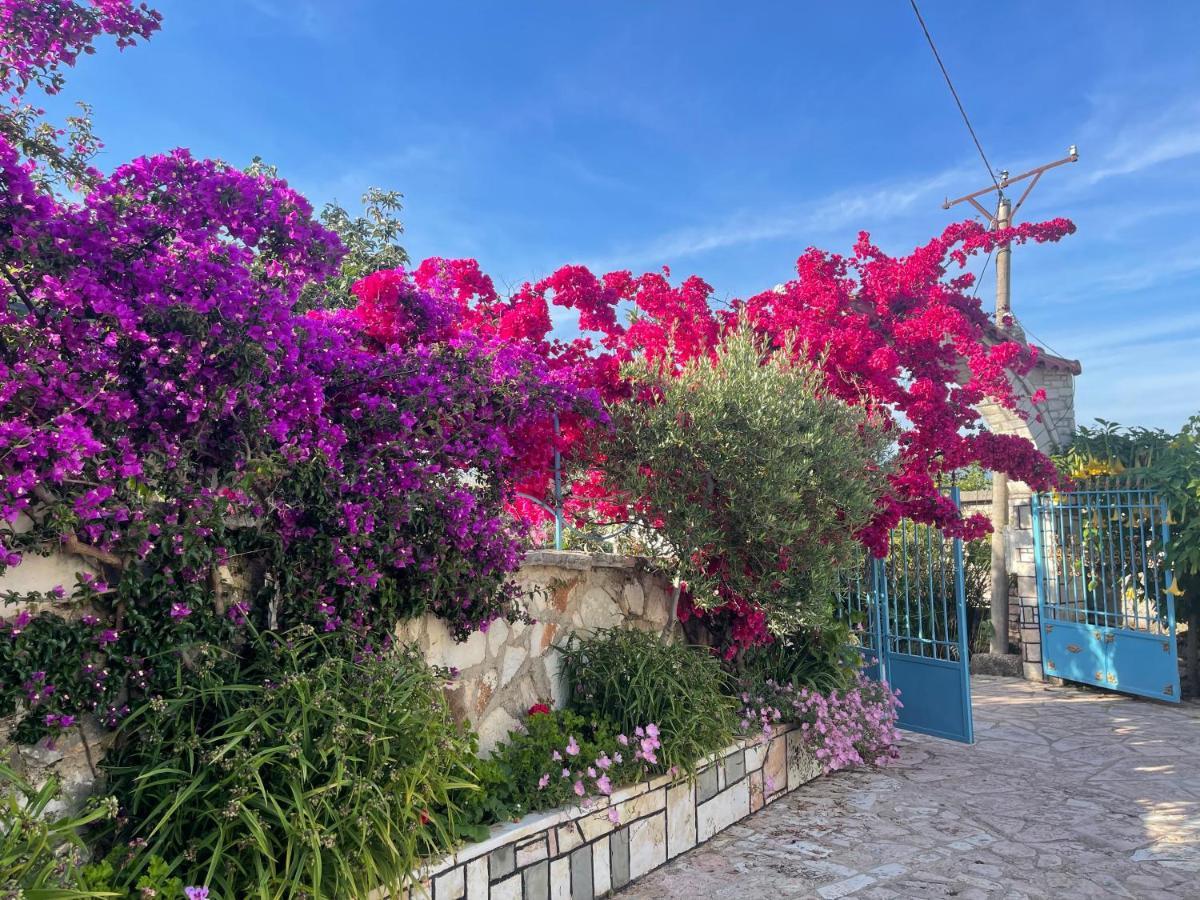 Villa Hena Sarandë Exterior foto